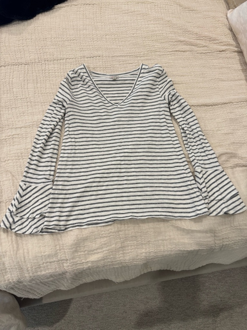 Daniel Cremieux Striped V-Neck Long Sleeve Top - White & Navy
